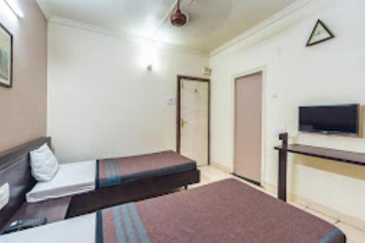 Hotel Abhishek ,Нашик Екстер'єр фото