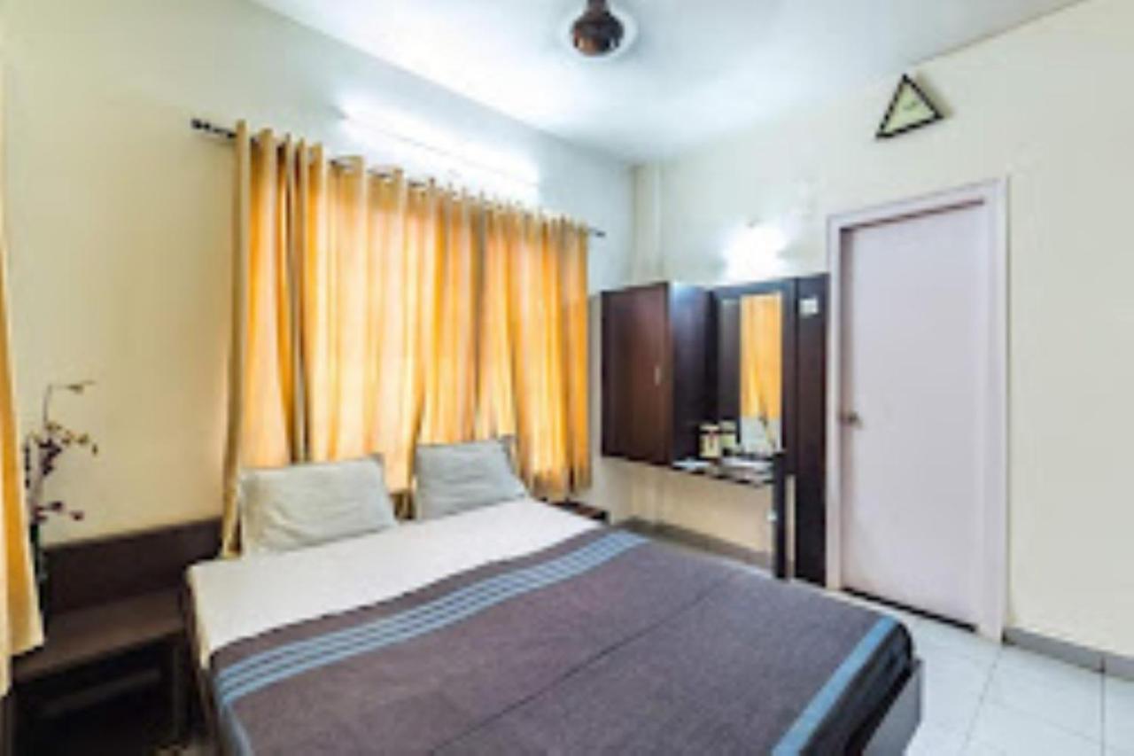 Hotel Abhishek ,Нашик Екстер'єр фото