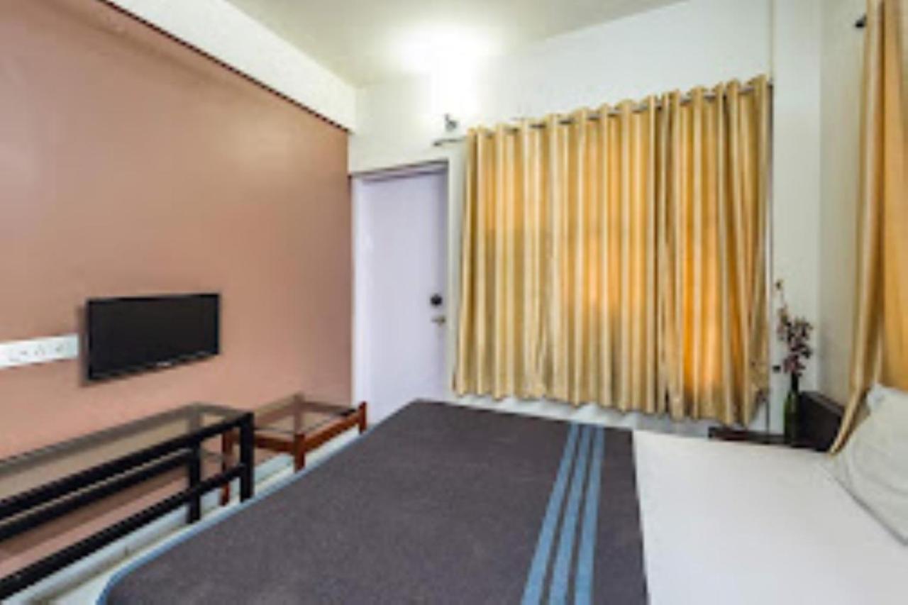 Hotel Abhishek ,Нашик Екстер'єр фото
