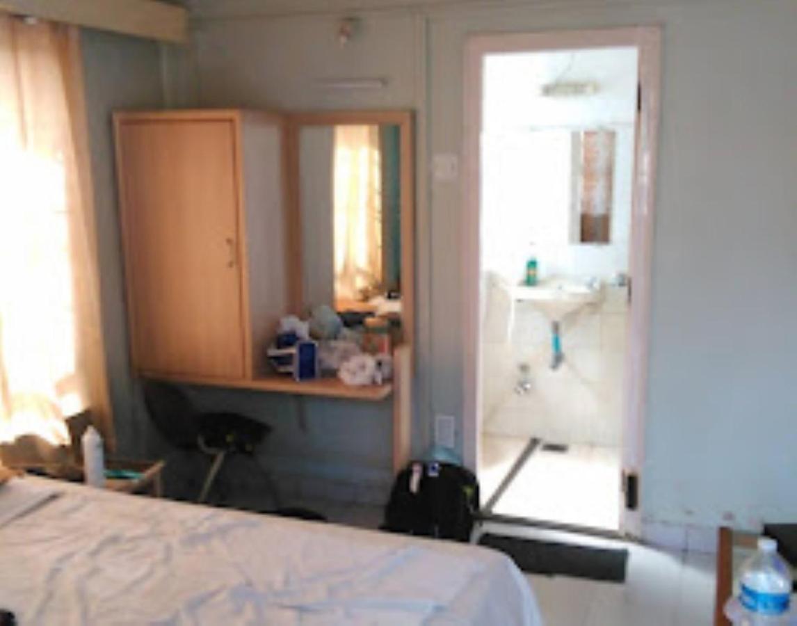 Hotel Abhishek ,Нашик Екстер'єр фото