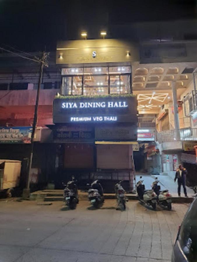Hotel Abhishek ,Нашик Екстер'єр фото